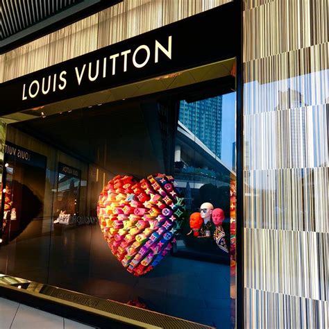 louis vuitton fashion valley holiday hours|louis vuitton store locator.